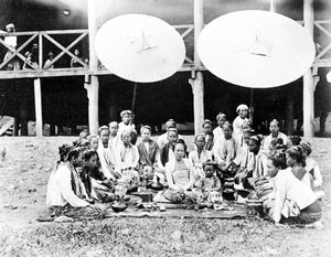 Frau und Kind des Sawbwa, Wuntho, Burma, ca. 1890